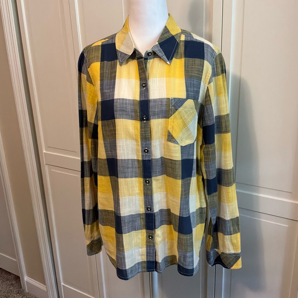 Natural Reflections Women’s Yellow & Navy Plaid Button-Down Shirt